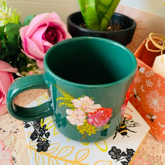 Ceramic Starbucks 2018 Ban.do floral Rose Holiday Mug - Picture 9 of 16